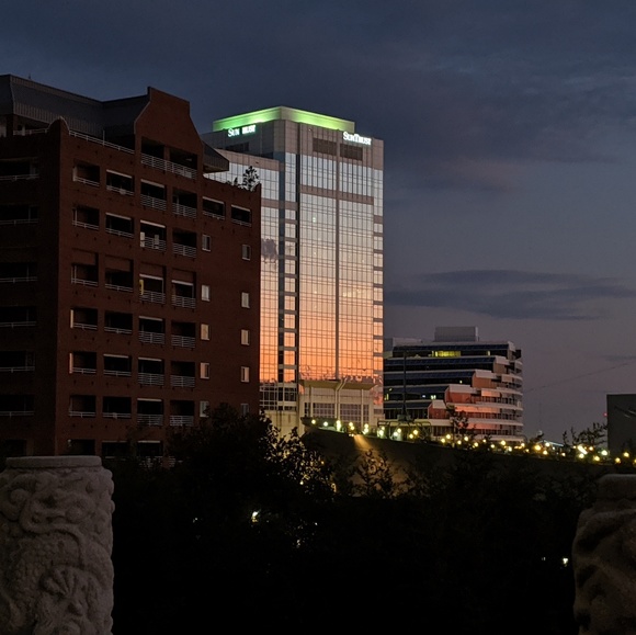 Meet your Posher, H - Picture 1 of 1